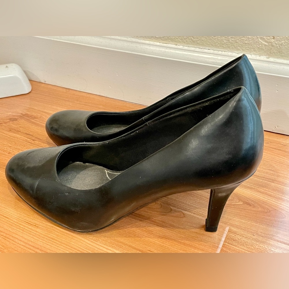 Black Pumps Size 5.5